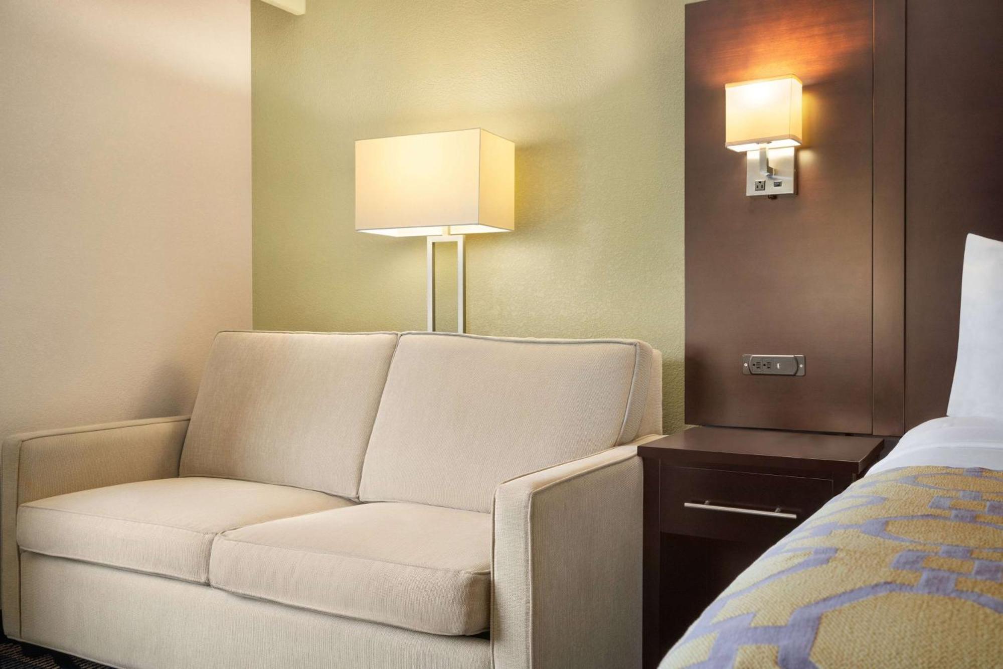 Baymont By Wyndham Georgetown Hotell Exteriör bild