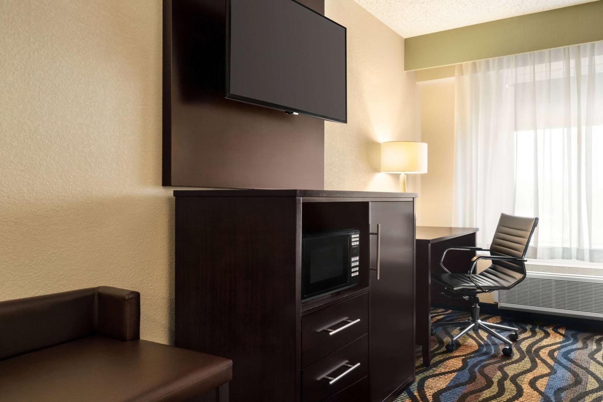 Baymont By Wyndham Georgetown Hotell Exteriör bild