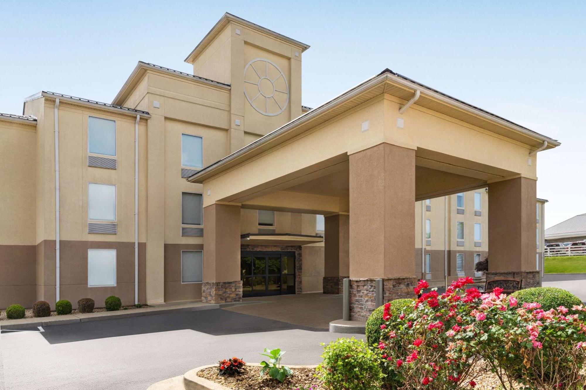 Baymont By Wyndham Georgetown Hotell Exteriör bild